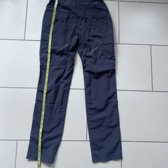 Woman’s medium grey cargo pants - Picture 3 of 5